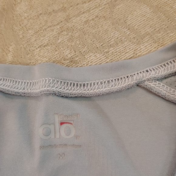 ALO Yoga Light Gray Sleeveless Blouse - Picture 5 of 5